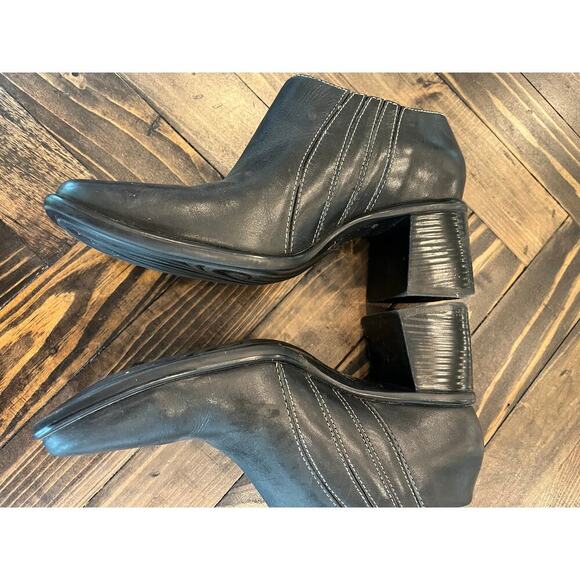 Clarks Y2K Slip On Block Heel Bootie Women 6.5 Leather Grunge Pump Square Toe - Picture 6 of 9